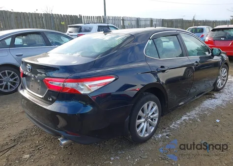 2020 Toyota Camry Le z USA, uszkodzony, nr VIN 4T1C11AK3LU980235